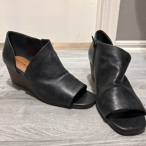 Lucky Brand – Open Toe Leather Wedges